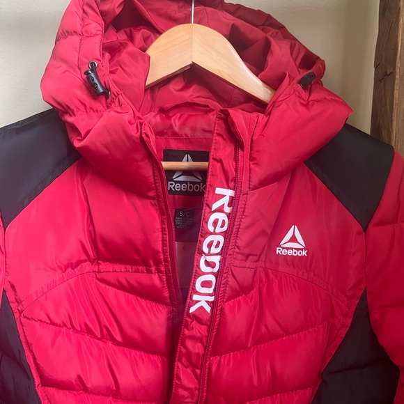 NWOT Women's Reebox Strength Power Hooded Puffer Jacket Size Small - Picture 5 of 13